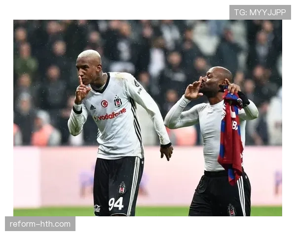 阿贾克斯定位球战术奏效，状态回暖开启球队新篇章