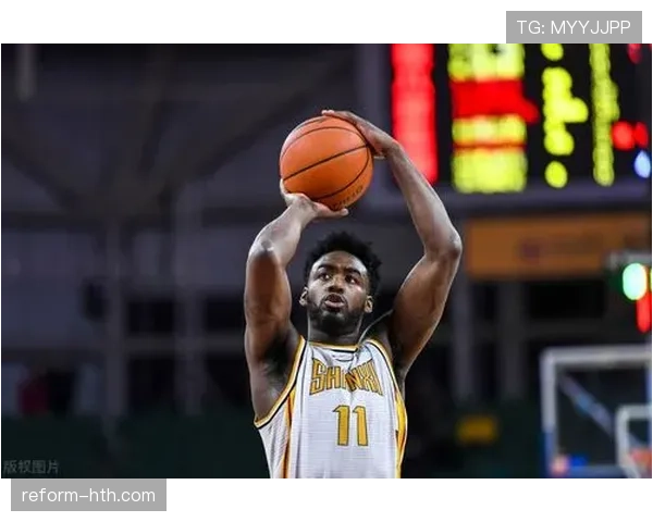 阿什拉夫2025赛季助攻表现稳健，成球队争冠关键助力