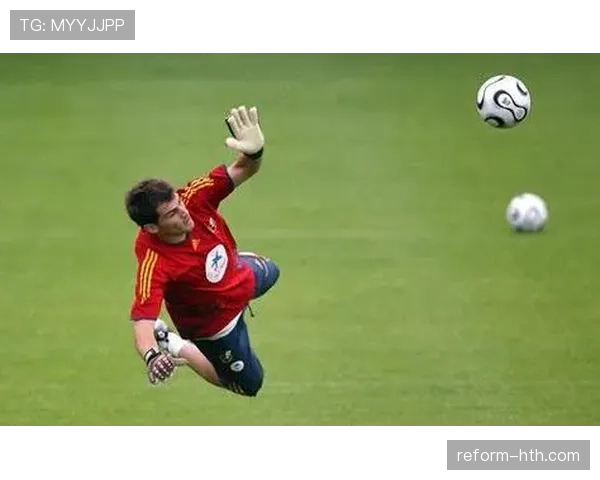 诺伊尔回顾守门员生涯中的璀璨时刻,展现辉煌表现与成就 诺伊尔回顾守门员生涯中的璀璨时刻,展现辉煌表现与成就