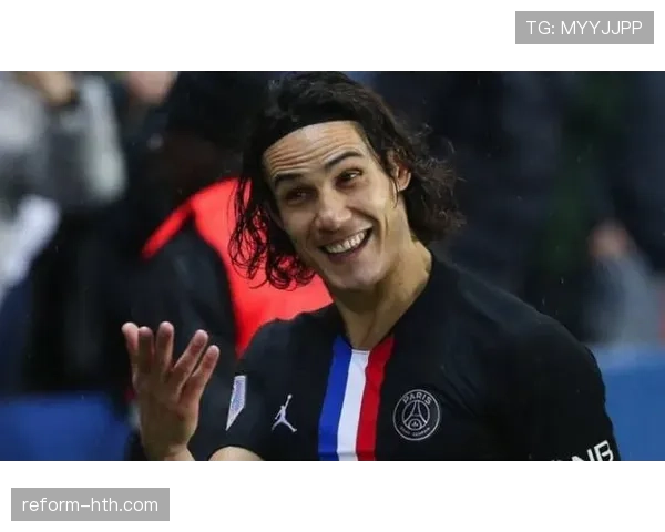 卡瓦尼球场上像战神，超市排队结账那张脸竟然软成了隔壁大叔