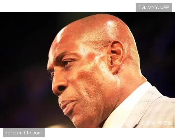 约书亚赛前啃鸡翅被拍，这自律人设是不是有点绷不住了？